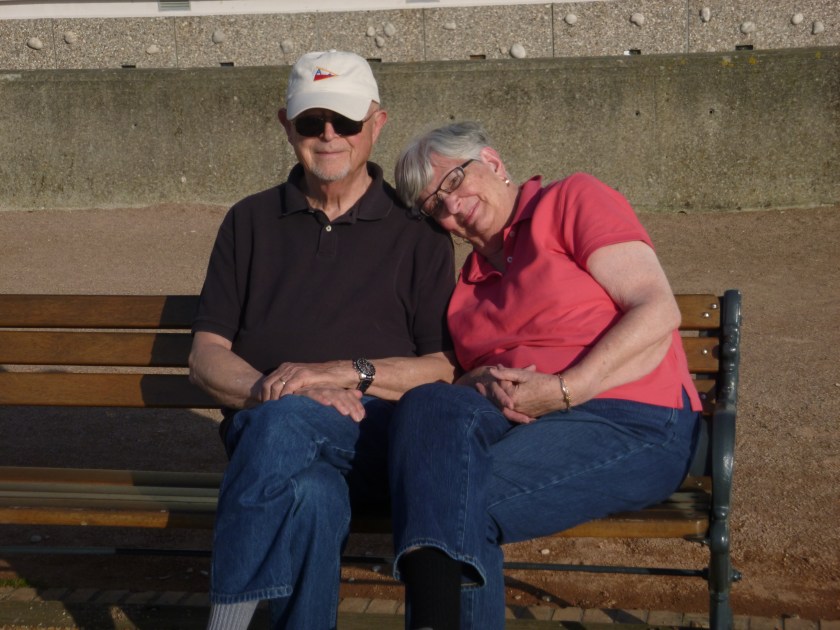 P1010555 - Mom and Dad at Etratat